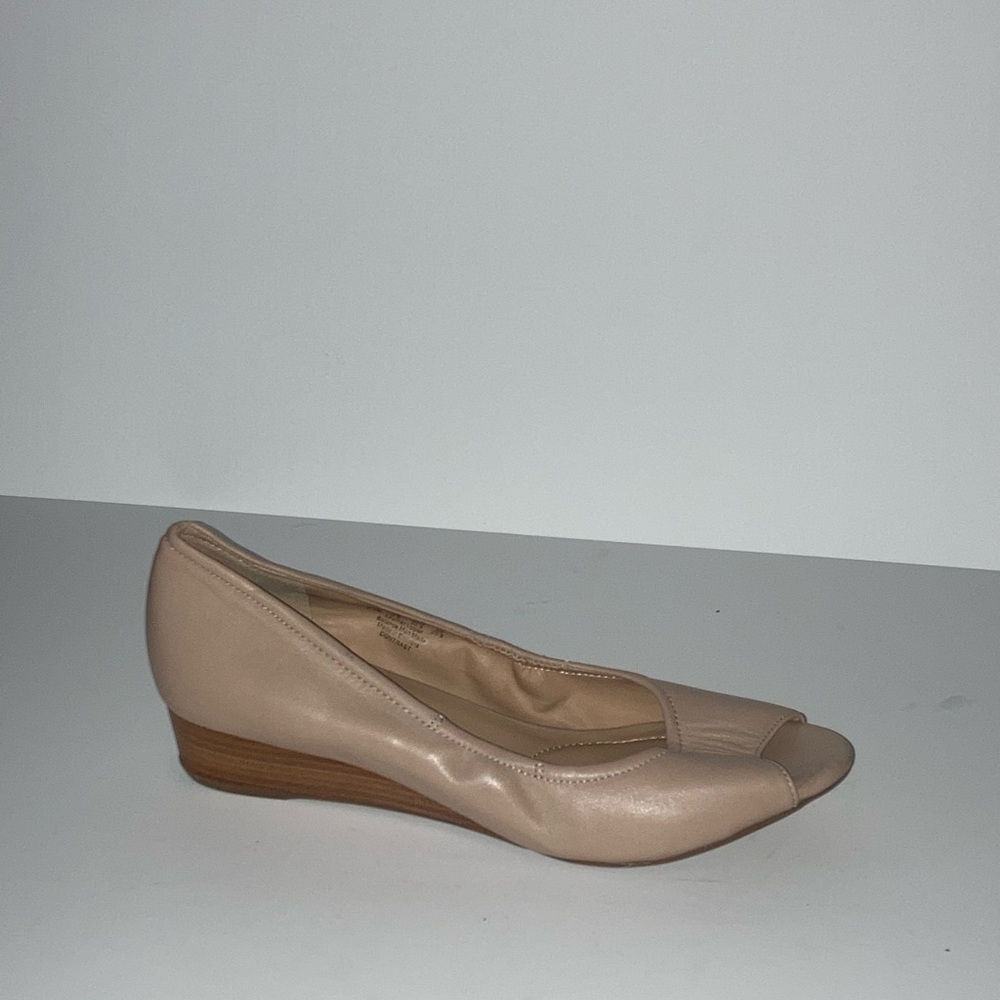Nude leather wedges